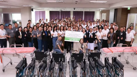 กิจกรรม "พี่รับน้อง วพน.21" ส่งมอบเครื่องมือแพทย์ เพื่อผู้ป่วยในโรงพยาบาล