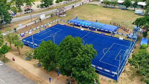 คิง เพาเวอร์ ปั้นฝันเยาวชนไทยสู่นักกีฬามืออาชีพ ส่งมอบสนามฟุตบอลหญ้าเทียมและลูกฟุตบอลตามเป้าหมาย