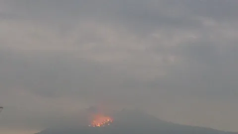 ภูเขาไฟซากุระจิมะ ของญี่ปุ่น ปะทุพ่นเถ้าถ่านสูงกว่า 1 กม.