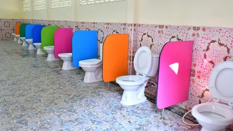 โรงเรียนแจงดราม่าห้องน้ำโล่งโจ้ง ไร้ฉากกั้น เผยทำเพื่อความปลอดภัยของเด็ก (คลิป)