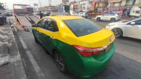 จอดนิ่งแปลกๆ ผู้โดยสารผงะ ขึ้นรถแท็กซี่เจอคนขับนอนเสียชีวิตปริศนาคาเบาะ