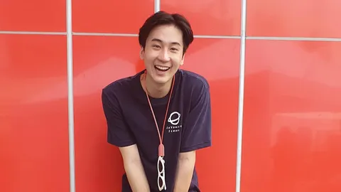 บุ๊ค พงษ์นิรันดร์ เผยสาเหตุที่เลิกเป็นดาราไปเรียนต่อที่แคนาดาเพราะเงินเดือนสูง