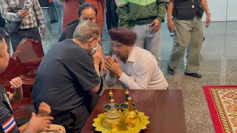 พ่อหนุ่มกราบขอขมา ครอบครัว "ไรเดอร์" เผยลูกยังช็อก อยากมาขอโทษผู้เสียชีวิต 