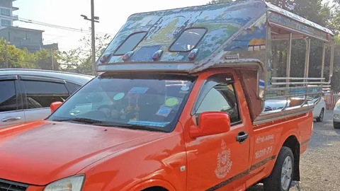 สองแถวลุยศึก แย่งผู้โดยสาร! พุ่งชนดับสลด