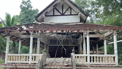 คนร้ายลอบวางระเบิด ใต้ฝ้าเพดานศาลาปฏิบัติธรรม ที่นราฯ ทหารพรานเจ็บ 7 นาย