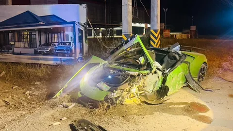 นักธุรกิจหนุ่มซิ่ง “ลัมโบร์กินี” ชนยับ ก่อนหายตัวไป พบปีก่อนควบ “ปอร์เช่” ชนไฟลุก (คลิป)