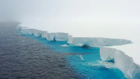 ภูเขาน้ำแข็งใหญ่ที่สุดในโลก กำลังพุ่งชนเกาะห่างไกลของอังกฤษ