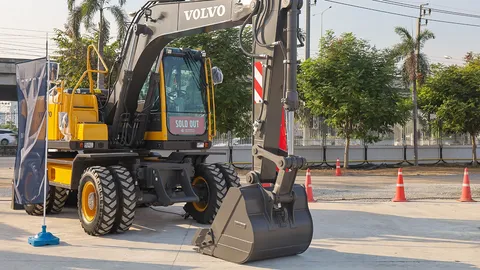 วอลโว่ เปิดตัวตัวรถขุดรุ่น New Generation Volvo Excavator EC210 ที่แรกในไทย