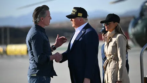 ทรัมป์โจมตีผู้ว่าการรัฐแคลิฟอร์เนีย ก่อนลงพื้นที่ไฟป่าแอลเอด้วยตัวเอง