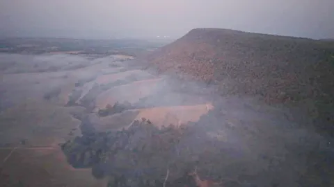 ไฟไหม้ป่าภูลำไยโคราชสงบแล้ว เสียหาย 1,800 ไร่ เจ้าหน้าที่ยังเฝ้าระวัง 24 ชม.