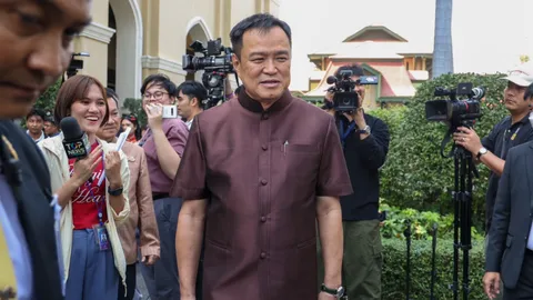 "อนุทิน" แจงเหตุไม่ร่วมเฟรมแถลงประชุม ครม. เพราะไม่สบาย