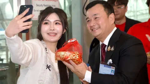 ตรุษจีนคึกคักททท.ต้อนรับนักท่องเที่ยวถึงสนามบิน