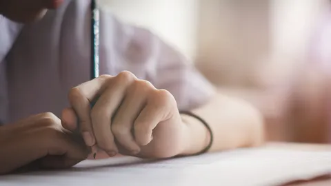 ศธ.ปูพรมค้นหาเด็กหลุดระบบ 14 ก.พ. สภาฯ ชมแก้ปัญหาจริงจัง ย้ำครูวางตัวเป็นกลางเลือกตั้งท้องถิ่น