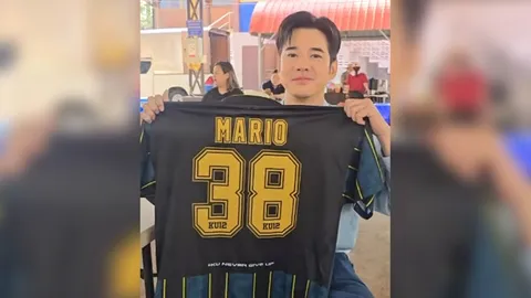 กองหน้าค่าเหนื่อยเป็นรถคลาสสิก! "มาริโอ้" เปิดตัวสุดฮากับ "เกษตรศาสตร์ เอฟซี" (คลิป)