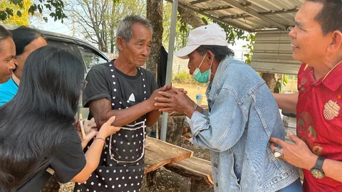 ลุงนอนไม่หลับ ทำเงินหายเกือบ 2 แสน โชคดีพ่อค้าขนมถังแตกเก็บได้ประกาศหา