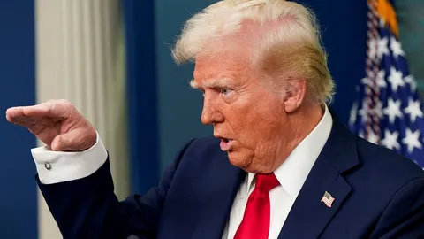 ทรัมป์โบ้ยนโยบาย DEI ทำเครื่องบิน AA-เฮลิคอปเตอร์กองทัพชนกัน