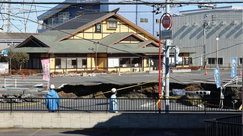 ยังไร้วี่แวว คนขับรถบรรทุกญี่ปุ่นสูญหายในหลุมยุบ เป็นวันที่ 4