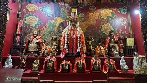 "ศาลเจ้าแม่ทับทิม สะพานเหลือง" ขอพรอะไร ไปยังไง พร้อมวิธีไหว้ให้ปัง