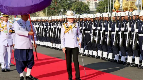 พระราชินี เสด็จฯแทนพระองค์ ทอดพระเนตร การฝึกทางทหารประกอบดนตรี “ราชวัลลภเริงระบำ”