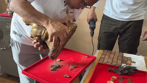 เปิดกรุ "หลวงปู่เอี่ยม" วัดสะพานสูง พบพระเครื่อง 14 องค์