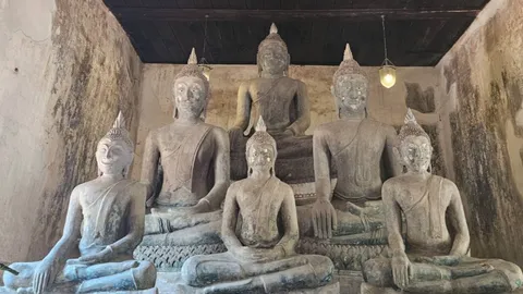 "วัดวังแดงใต้ อยุธยา" ไหว้พระพุทธรูปโบราณ ขอขมากรรมในโบสถ์มหาอุตม์