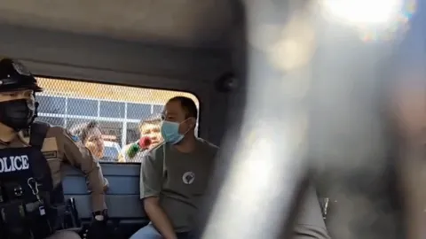 ตำรวจคุมตัวฝากขังศาล "มือวางเพลิง" รพ.สมเด็จพระยุพราชเดชอุดม จ.อุบลราชธานี