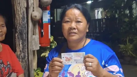 แม่ค้าดวงเฮง สลากฯ เหลือชุดสุดท้ายเลขไม่สวย เลยซื้อไว้เฉยๆ ไม่คิดว่าจะเป็นรางวัลที่ 1