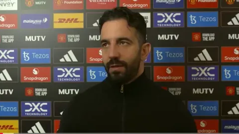 มาแล้ว “อโมริม” ตอบเรื่องคาใจ “แฟนแมนยูฯ” หลังแพ้ “พาเลซ” คาบ้าน 0-2