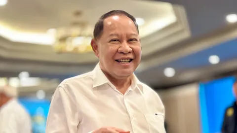 “เอกราช” สส.ภูมิใจไทย โผล่วงประชุมพรรคกล้าธรรม ยิ้ม หลังถูกถามปมย้ายซบ