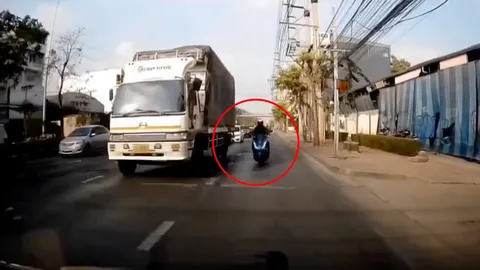 ตำรวจ อคฝ. ขี่มอเตอร์ไซค์ล้ม สิบล้อทับศีรษะเสียชีวิต