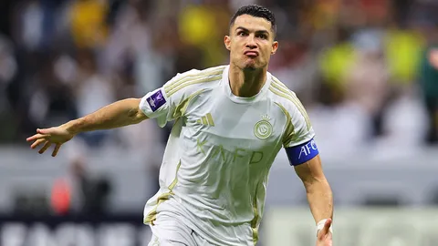 ใน 19 คนหมายถึงใคร? “โรนัลโด” จวกอดีตกุนซือ “ไม่มีความรู้เรื่องฟุตบอล”