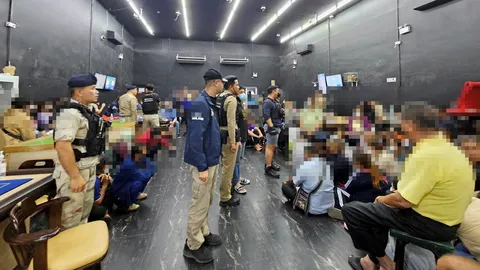 ฉก.กรมปกครอง ทลายบ่อนใหญ่ ในทุ่งองครักษ์ นักพนัน 218 คน เด้ง ผกก. เข้ากรุ