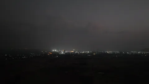 ไม่สว่างเหมือนทุกวัน เปิดภาพ "ชเวโก๊กโก่" คืนแรกหลังตัดไฟ มืดลงอย่างเห็นได้ชัด