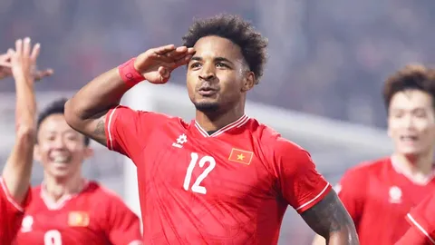 เหงียน ซวน เซิน คว้ารางวัลนักเตะยอดเยี่ยม วีลีก เดือน ม.ค. แม้ไม่ได้ลงเล่นเลยก็ตาม