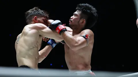 “พระจันทร์ฉาย” ฟันศอกชนะ TKO “นักชกสหราชอาณาจักร” ป้องกันแชมป์โลกมวยไทย รับโบนัส 3.5 ล้าน