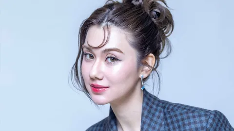 ดวงรุ่งพุ่งแรง "ลีน่า ลลินา" สาวสวยเสน่ห์แรง โล่งอกเบญจเพสปัง