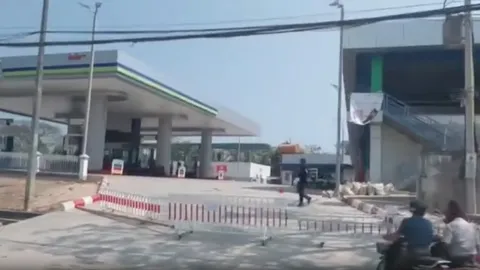 เมืองเมียวดีระส่ำหนัก ปั๊มหลายแห่งปิดประกาศ ไม่มีน้ำมันสำรองเหลือแล้ว