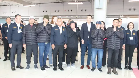 5 ตัวประกันแรงงานไทยกลับสู่มาตุภูมิ ครอบครัวรอต้อนรับอบอุ่น