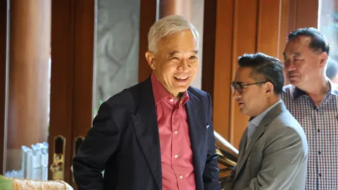 “สุวัจน์” อายุครบ 70 ปี เชื่อ รัฐบาลแจงซักฟอกฉลุย ไม่ปิดประตูร่วมเพื่อไทย