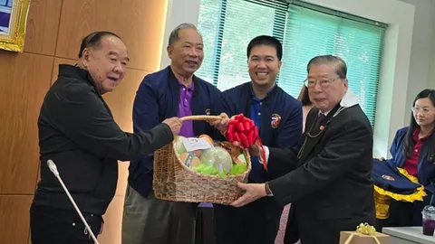 “บิ๊กป้อม” ขอบคุณศิษย์เก่า ม.หัวเฉียว อวยพรตรุษจีน ยันพร้อมสนับสนุนช่วยเหลือ