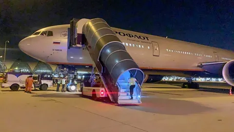 346 ชีวิตระทึก เครื่องบินขัดข้อง ช่องล้อ-ไม่ปิด ลง "สุวรรณภูมิ" รอดปลอดภัย