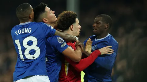 ไม่สลด "ดูกูเร" เคลื่อนไหวล่าสุด หลังจุดชนวนเอฟเวอร์ตัน บู๊เดือดลิเวอร์พูล พรีเมียร์ลีก