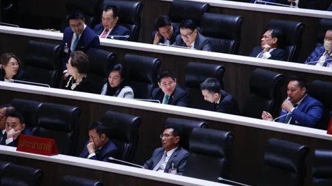 ส่อเลือดไหลอีก จับตา สส.พลังประชารัฐ จ่อซบพรรคกล้าธรรม พบนั่งรวมกลุ่ม “ธรรมนัส”
