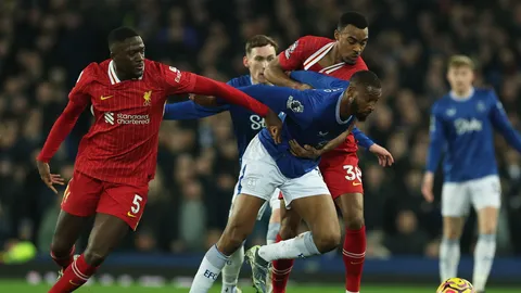 หงส์แดงสะเทือน! “เปแอสเช” เล็งฉกกองหลังคนสำคัญ “ลิเวอร์พูล” วงในแย้มแข้งหงส์ก็มีใจ