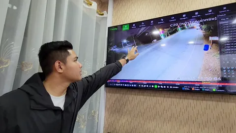 โอละพ่อ เด็กน้อยโดนอุ้มทิ้งข้างทาง ตรวจสอบวงจรปิดพบเป็นเรื่องเข้าใจผิด