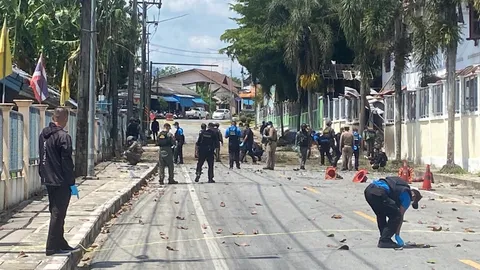 ล่า 2 โจรใต้ จยย.บอมบ์หนัก 50 กิโล ข้างกำแพง อส.แว้ง เจ็บระนาว อาคารพังยับ