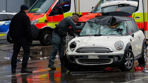 สลด แม่-ลูกสาววัย 2 ขวบ เหยื่อรถพุ่งชนผู้คนในมิวนิก เสียชีวิตแล้ว