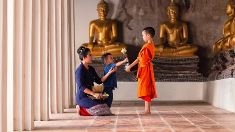 วันธงชัยเดือนมีนาคม 2568 เช็กฤกษ์ดี วันมงคล เสริมรุ่งเรืองทุกด้าน