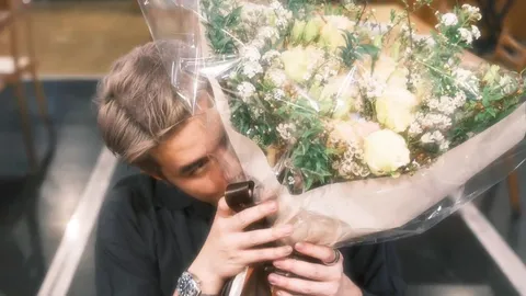  เปิดตัวรักใหม่? ว่าน ธนกฤต โพสต์แลกของขวัญแทนใจ แท็กรูปหาผู้กองสาวคนดัง