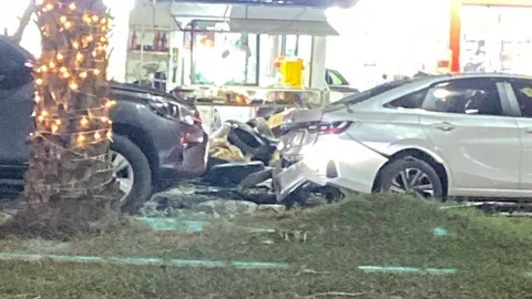 ลอบวางระเบิด หน้าร้านสะดวกซื้อ ที่บันนังสตา เจ็บ 11 ตาย 1 